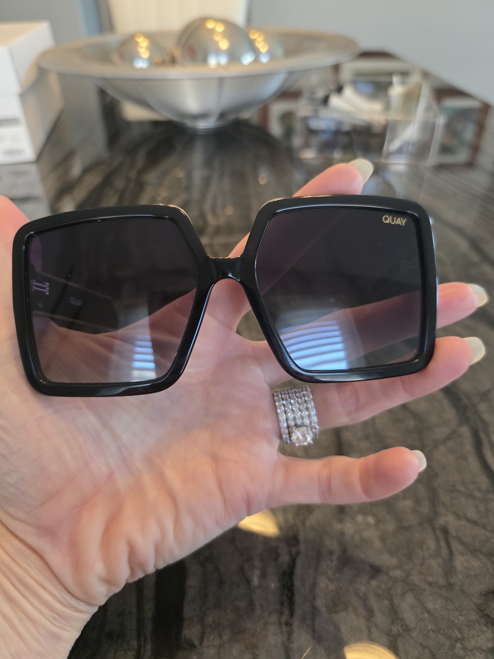 Quay Australia Black Oversized Square Sunglasses Pristine Conditon - Picture 9 of 11